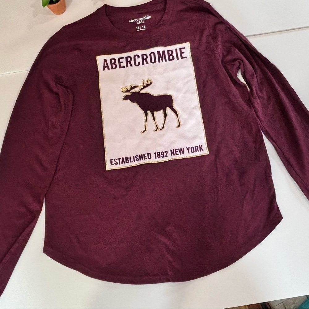 Kids Top - Red Abercrombie 🌟